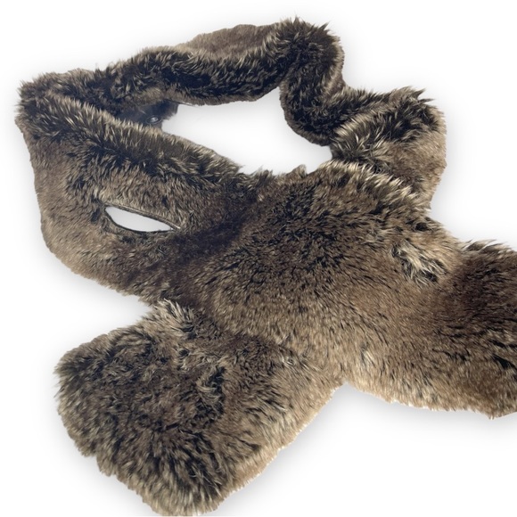 Restoration Hardware Faux Fur Scarf - Picture 6 of 9